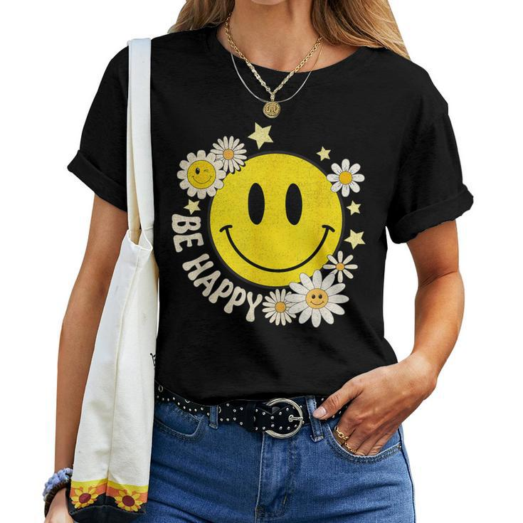 Be Happy Smile Face Retro Groovy Daisy Flower 70S Women T-shirt