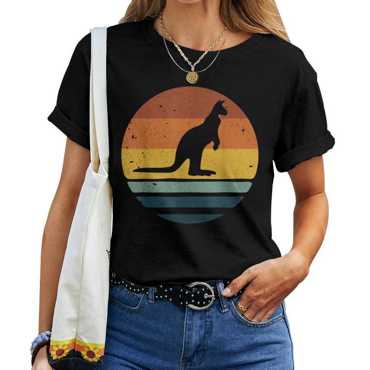 Kangaroo Vintage Retro Mom Dad Women T-shirt