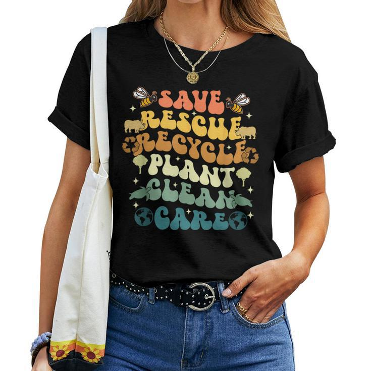 Retro Groovy Save Bees Rescue Animals Recycle Earth Day 2024 Women T-shirt
