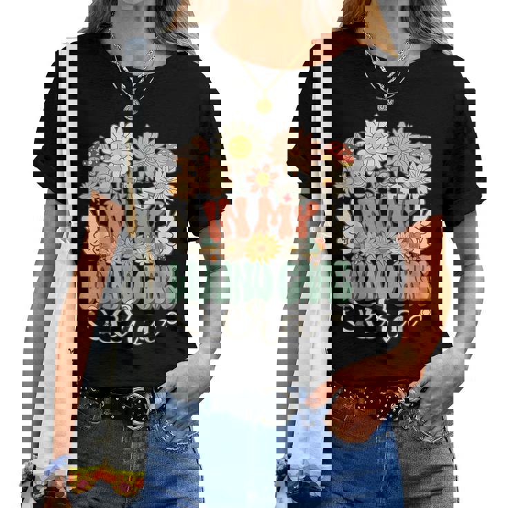 Retro Groovy In My Wound Care Era Nurse Floral Hippie Daisy Women T-shirt