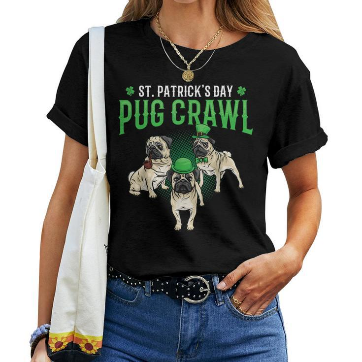 St Patrick's Day Parade Of Pug Crawl Dog Lovers Pug Mom Dad Women T-shirt