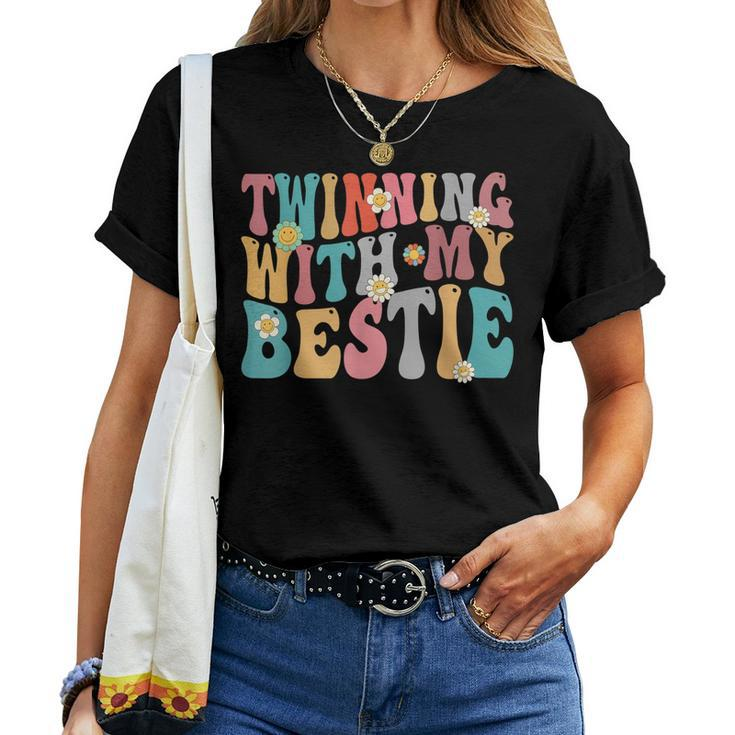Twinning With My Bestie Spirit Week Twin Day Groovy Women T-shirt