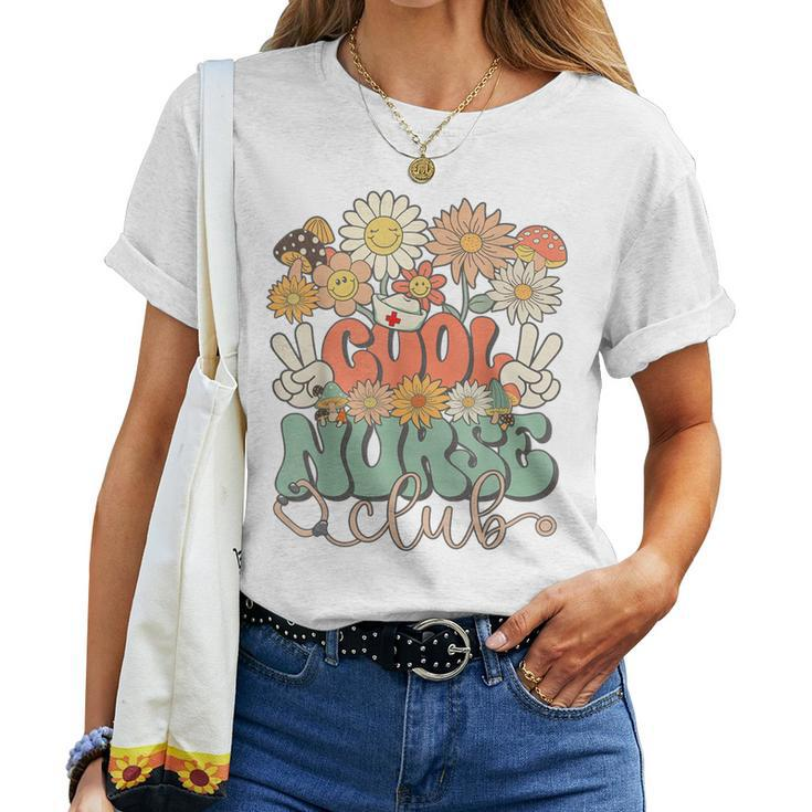 Cool Nurse Club Floral Hippie Groovy Retro Daisy Nurse Women T-shirt