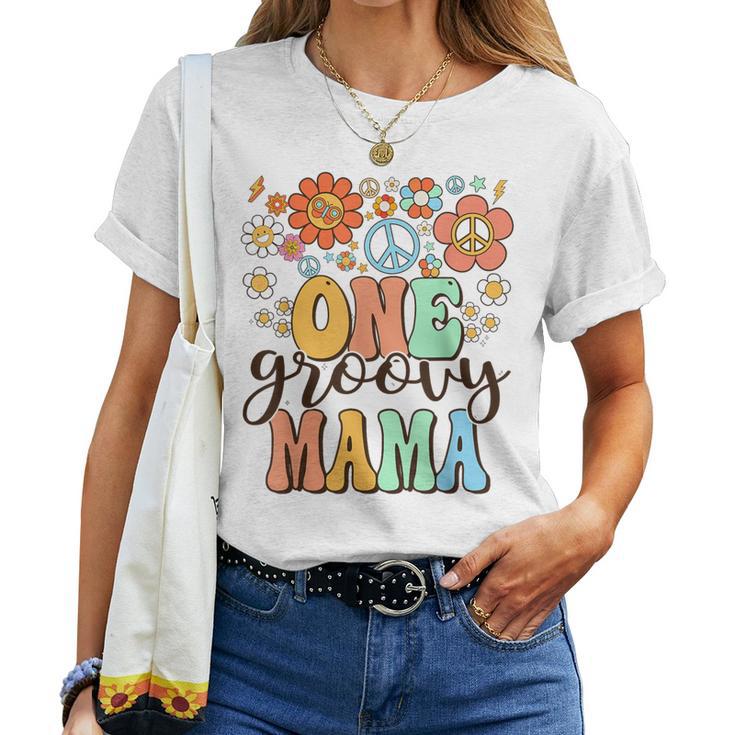 Groovy Mama Retro Mom Birthday Matching Family Party Women T-shirt