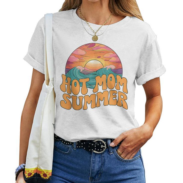 Hot Mom Summer Vibes Sunshine Vacation Retro Women T-shirt