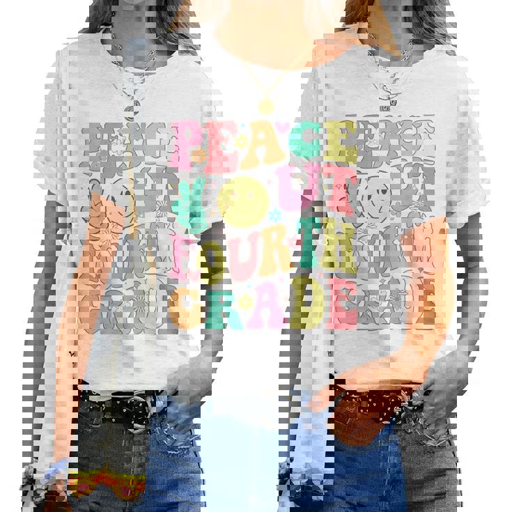 Peace Out Fourth Grade Groovy 4Th Grade Last Day Of School Women T-shirt