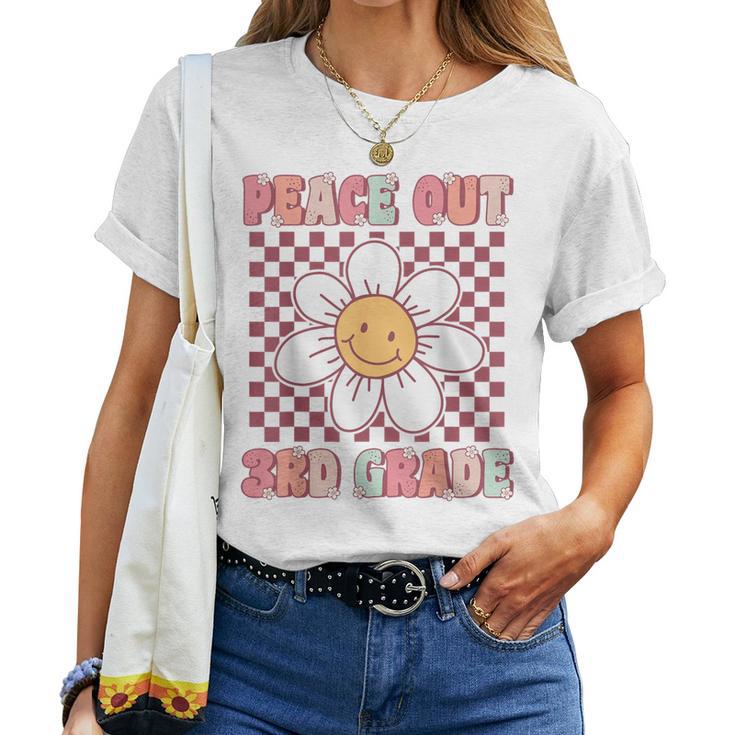 Peace Out Third Grade Cute Groovy Last Day Of 3Rd Grade Women T-shirt