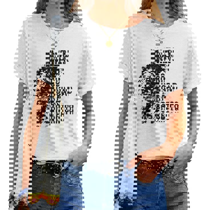 Retro Man Of God Husband Dad Protector Hero Dad Christian Women T-shirt