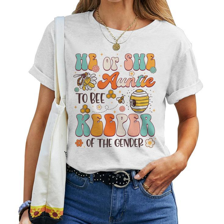 He Or She Auntie To Bee Keeper Of The Gender Reveal Groovy Women T-shirt