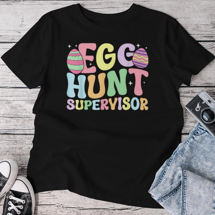 Egg Hunt Supervisor Retro Egg Hunting Party Mom Dad Easter Women T-shirt Unique Gifts
