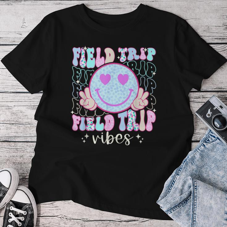 Field Day Field Trip Vibes Fun Day Groovy Teacher Student Women T-shirt Funny Gifts