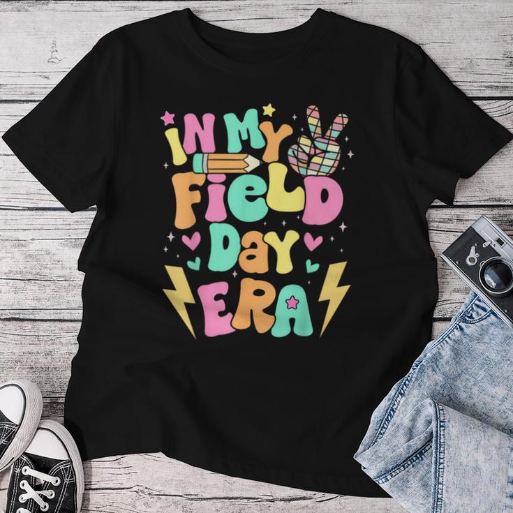 Groovy Retro In My Field Day Era Fun Day Field Trip School Women T-shirt Funny Gifts