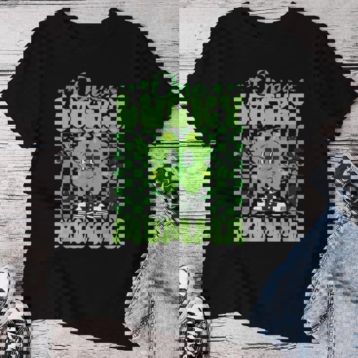 One Lucky Momma Groovy Retro Momma St Patrick's Day Women T-shirt Unique Gifts