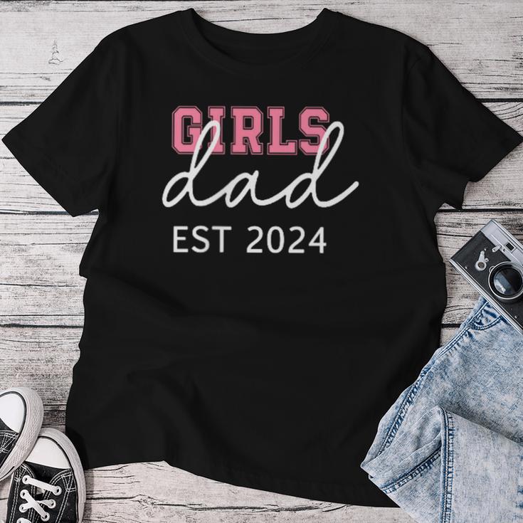 Papa Est 2024 Mädchen Papa Tochter Baby Erwartet Den 1 T-shirt Frauen Lustige Geschenke