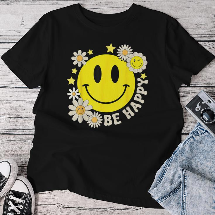 Retro Groovy Be Happy Smile Face Daisy Flower 70S Women T-shirt Funny Gifts