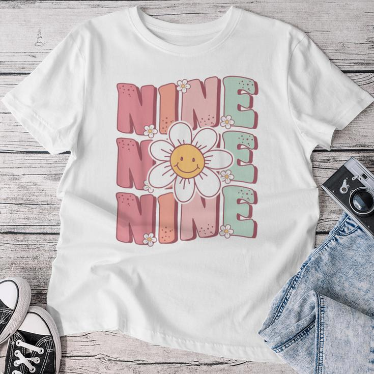 Cute Groovy 9Th Birthday Party Daisy Flower Nine Year Old Women T-shirt Personalized Gifts