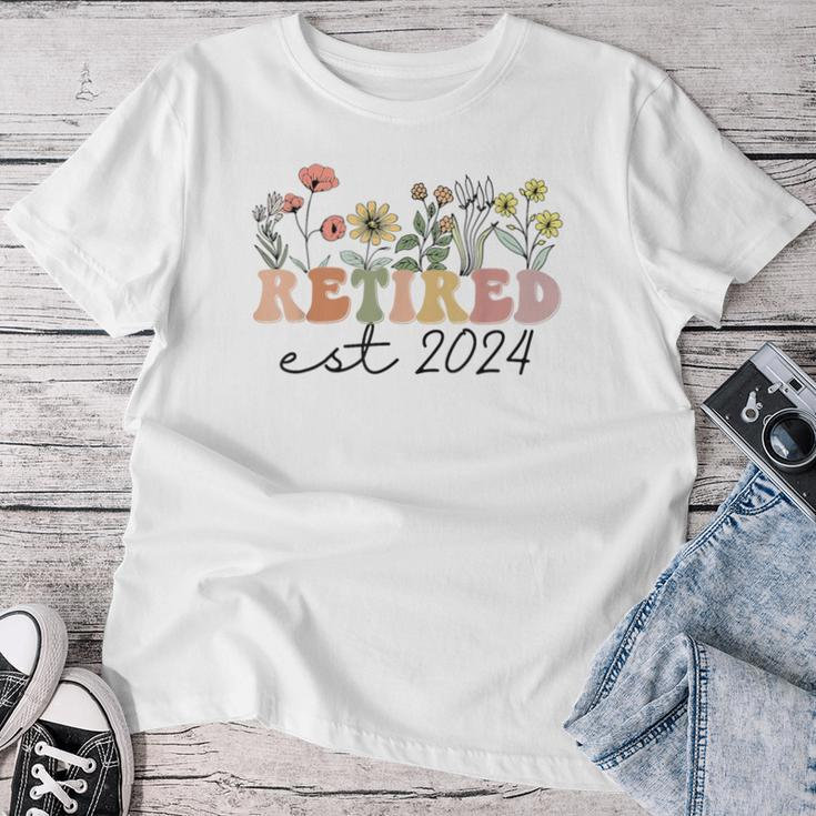 Retired Est 2024 Retro Retirement For Humor Women T-shirt Funny Gifts