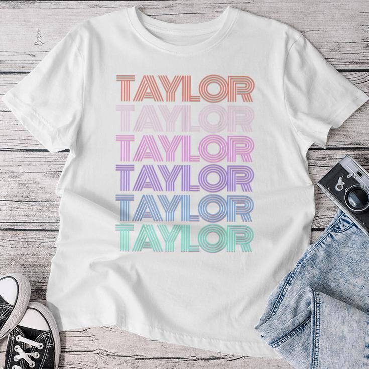 Retro Taylor Girl Boy First Name Pink Groovy Birthday Party Women T-shirt Funny Gifts