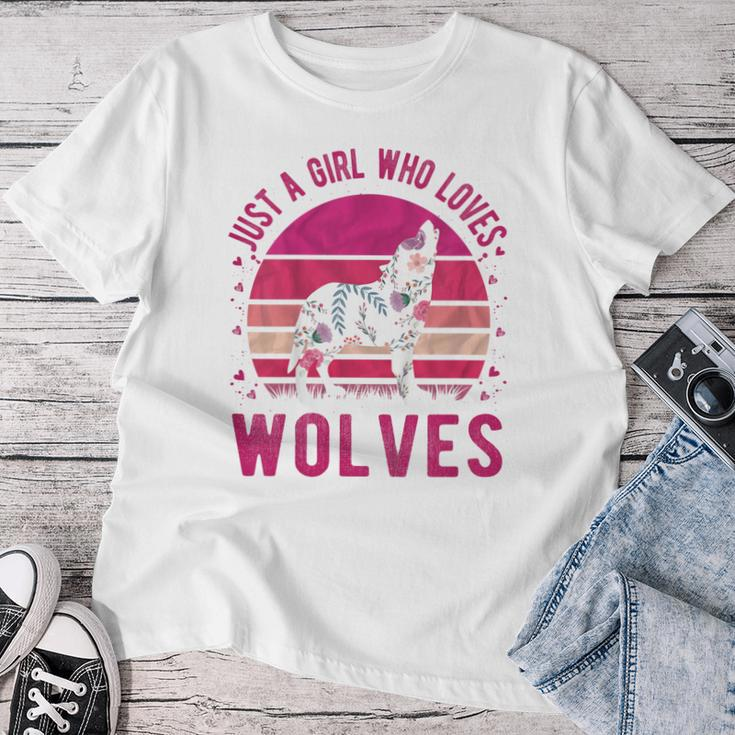 Youth Just A Girl Who Loves Wolves Vintage Retro Women T-shirt Funny Gifts
