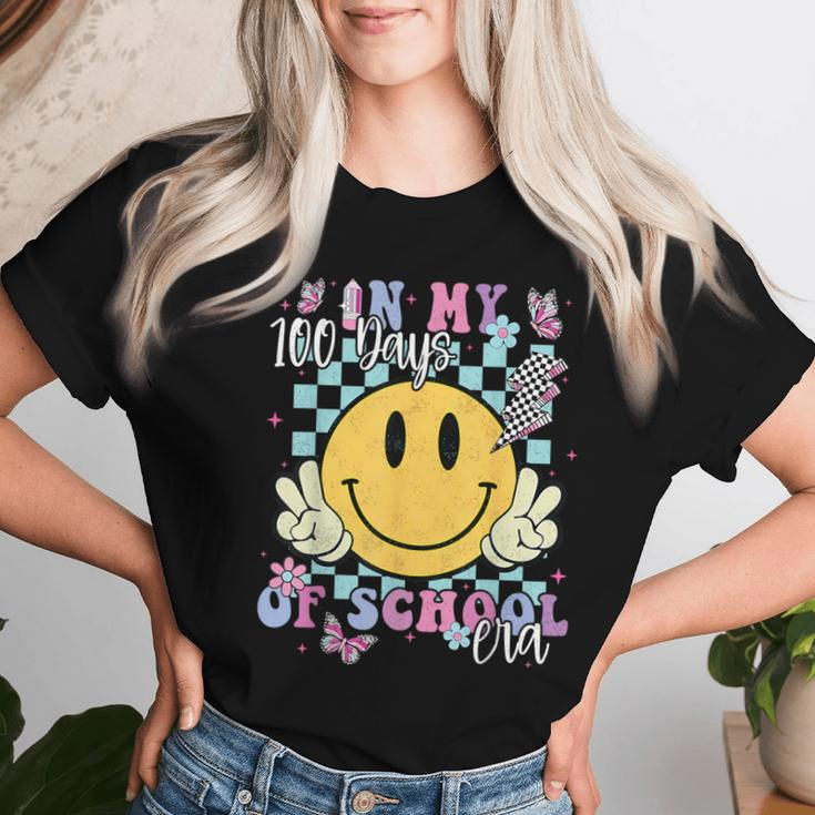 In My 100 Days Of School Era Retro Groovy 100Th Day Teacher Women T-shirt Gifts for Her