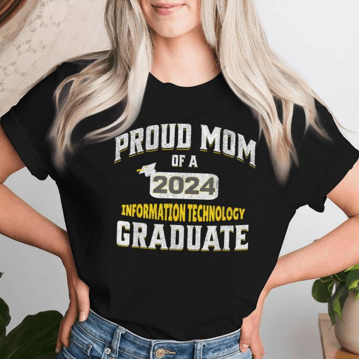 2024 Matching Proud Mom 2024 Information Technology Graduate Women T-shirt Gifts for Her