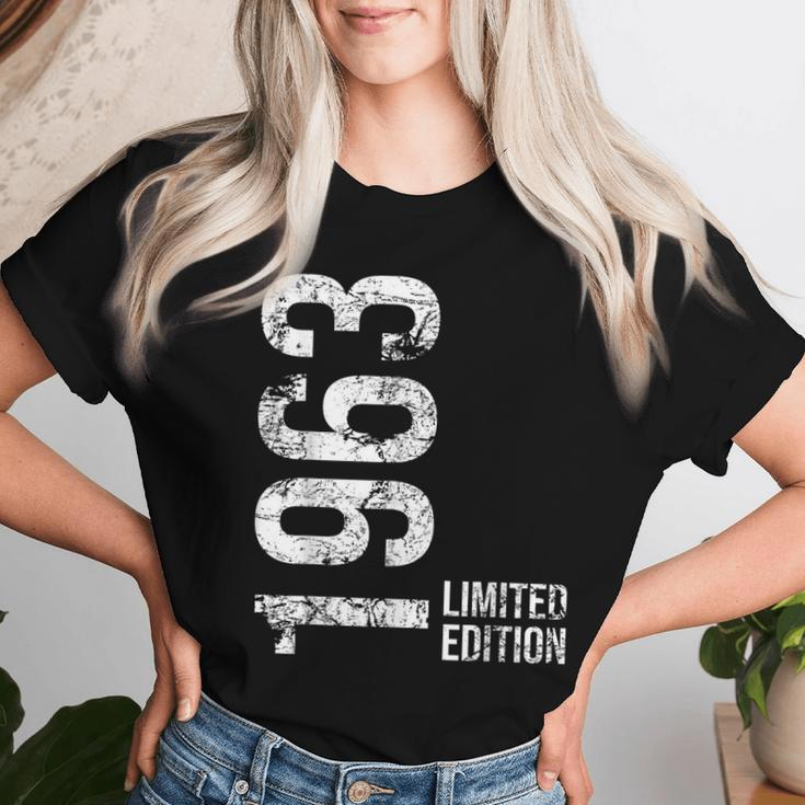 61St Birthday 61 Years Old Man Woman Vintage 1963 Women T-shirt Gifts for Her