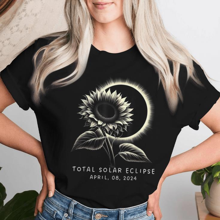 American Totality Solar Eclipse Sunflower April 8 2024 Women T-shirt Gifts for Her