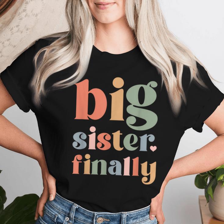 Big Sister To Be 2024 Finally Promoted To Big Sister 2024 Women T-shirt Gifts for Her