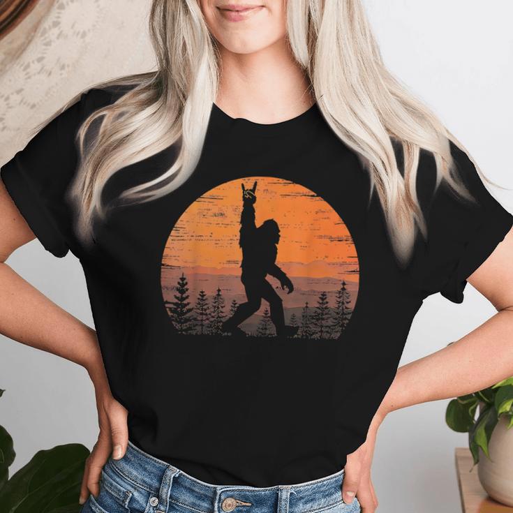 Bigfoot Moon Graphic Night Forest Cool Sasquatch Women Women T-shirt Gifts for Her