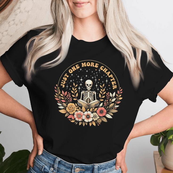 Boho Flower Skeleton Reading Book Just One More Chapter Women T-shirt Gifts for Her