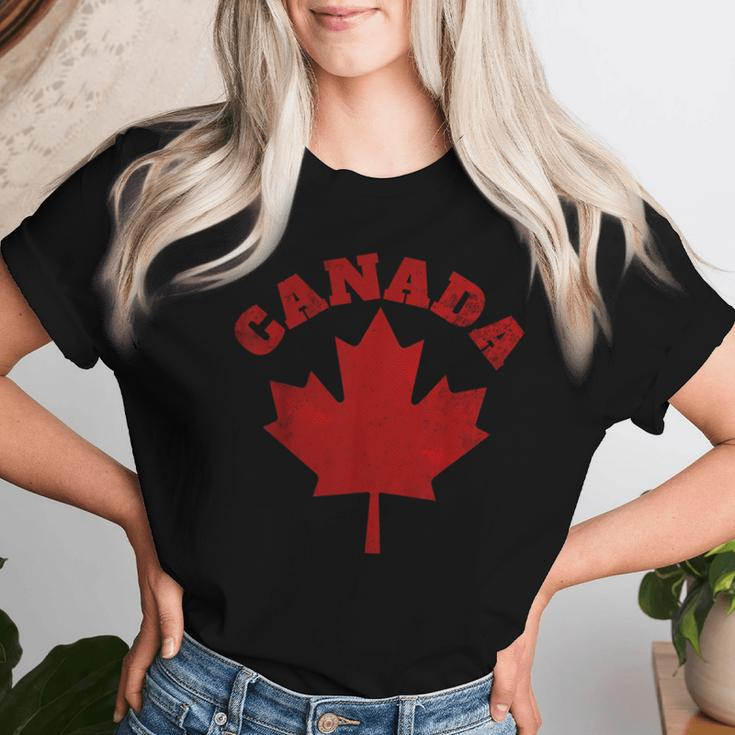Canada Vintage Canadian Flag Leaf Maple Retro Women T-shirt Gifts for Her