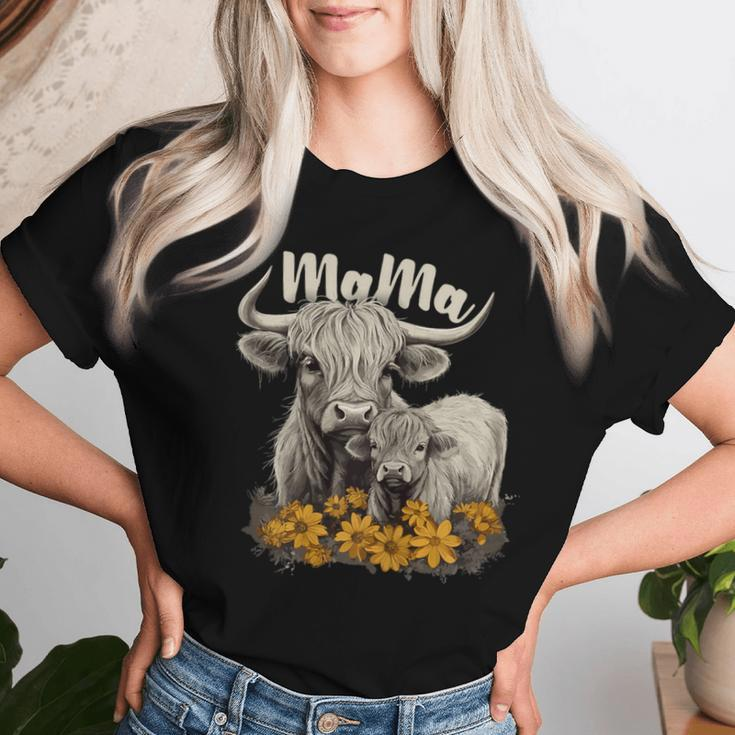 Cute Mama Highland Cow With Baby Calf Flower Cool Animal Women T-shirt Gifts for Her