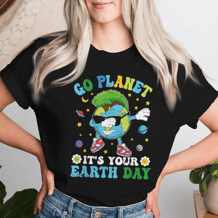 Dabbing Earth Day 2024 Groovy Go Planet It's Your Earth Day Women T-shirt Gifts for Her