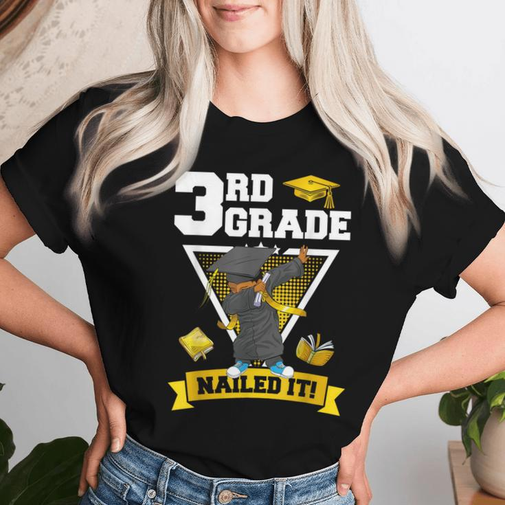 Dabbing Graduation Boy 3Rd Grade Nailed It Class Of 2024 Women T-shirt Gifts for Her