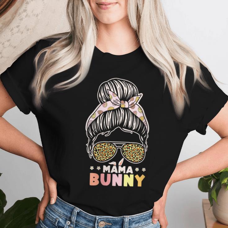 Damen Lustiges Mama Bunny Frohe Ostern 2024 Leopard Messy Bun Mit-Ausschnitt T-shirt Frauen Geschenke für Sie