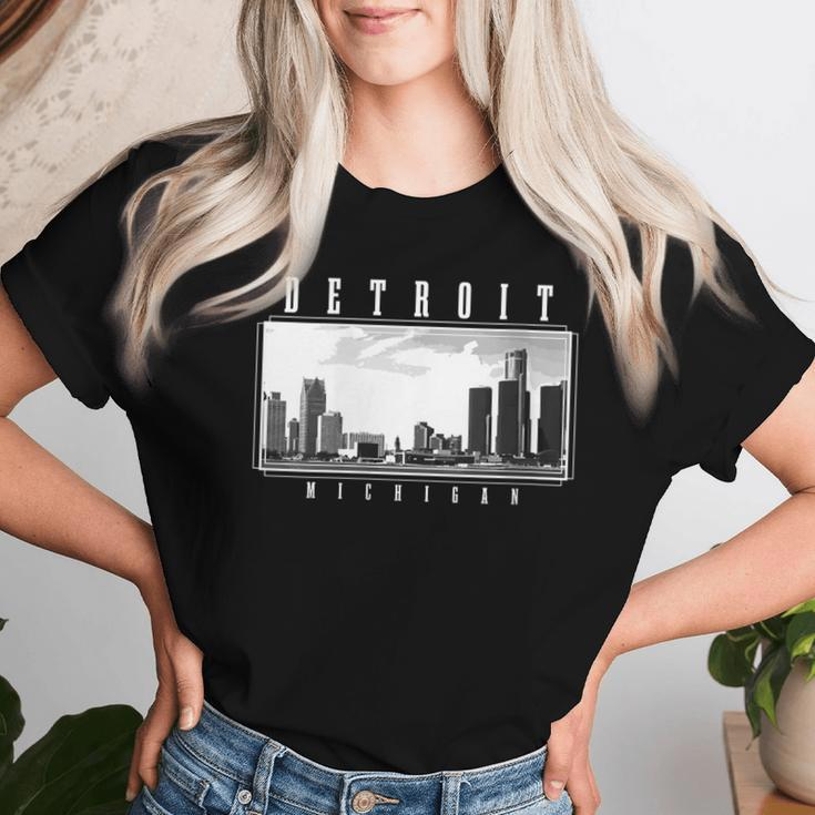 Detroit Skyline Michigan Pride Vintage Detroit Women T-shirt Gifts for Her