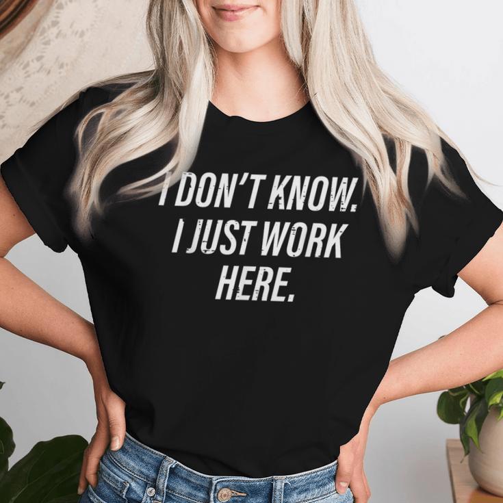 Dont Know I Just Work Here Saying Sarcastic Women Women T-shirt Gifts for Her