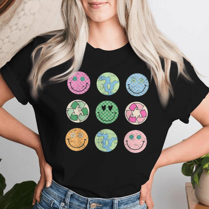 Earth Day Everyday Groovy Face Recycle Save Our Planet Women T-shirt Gifts for Her