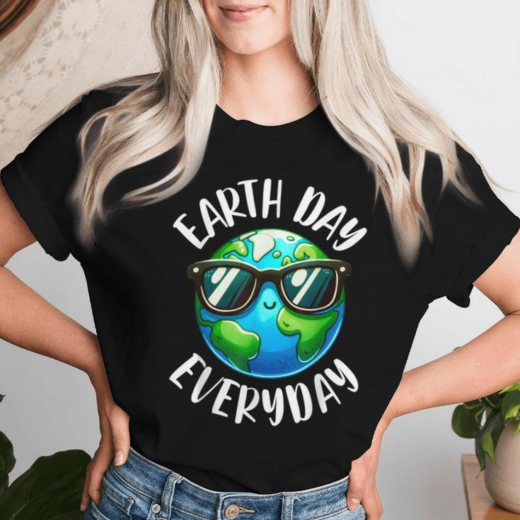 Earth Day Teacher Earth Day Everyday 2024 Earth Day Women T-shirt Gifts for Her