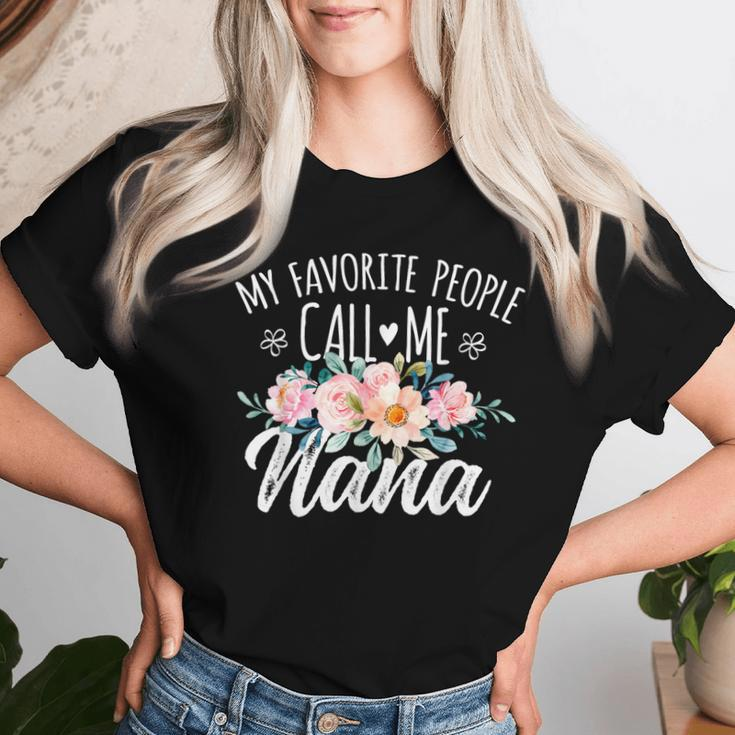 My Favorite People Call Me Nana Floral Birthday Nana Women T-shirt Gifts for Her