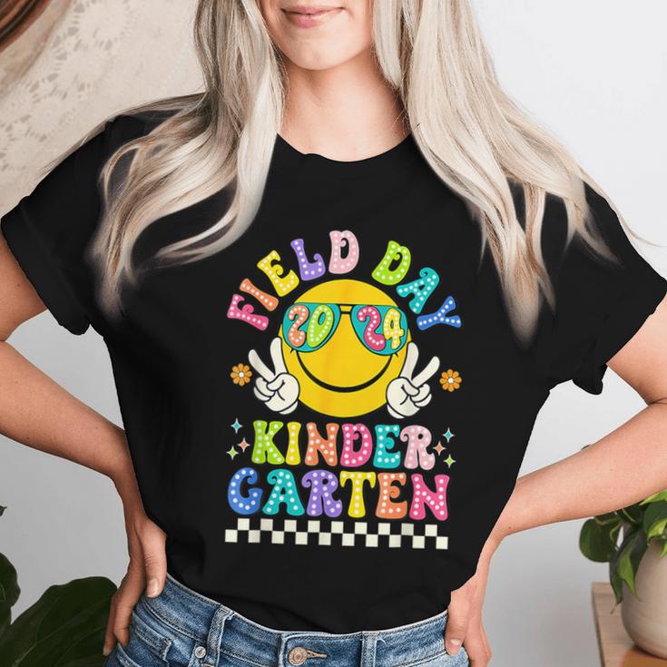 Field Day 2024 Kindergarten Field Trip Teacher Student Women T-shirt Gifts for Her