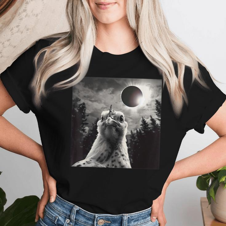 Chicken Selfie With Total Solar Eclipse 2024 Women T-shirt Gifts for Her