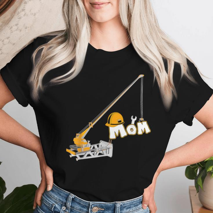 Construction Worker Mom Birthday Crew Party Women T-shirt Gifts for Her