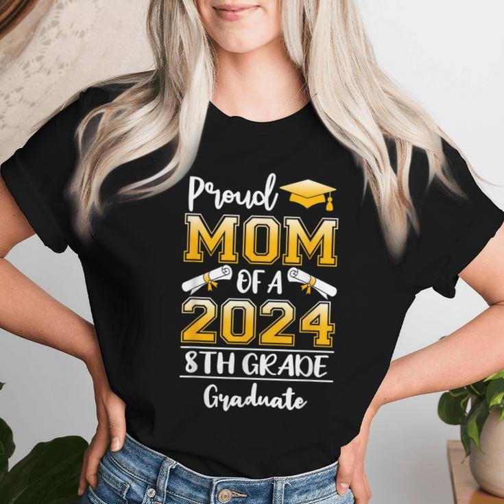 Proud Mom Of A Class Of 2024 8Th Grade Graduate Women T-shirt Gifts for Her