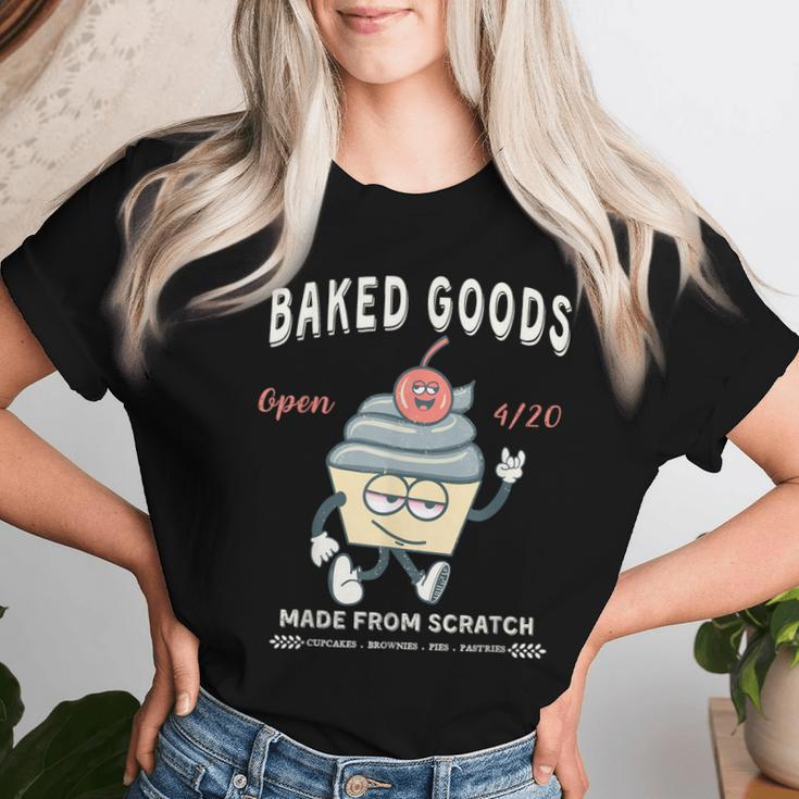 Retro Weed Cupcake Vintage 420 Baked Goods Women T-shirt Gifts for Her