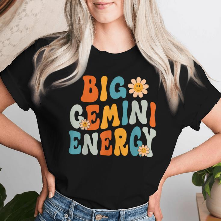 Gemini Big Energy Retro Smile Flower Zodiac Birthday Women Women T-shirt Gifts for Her