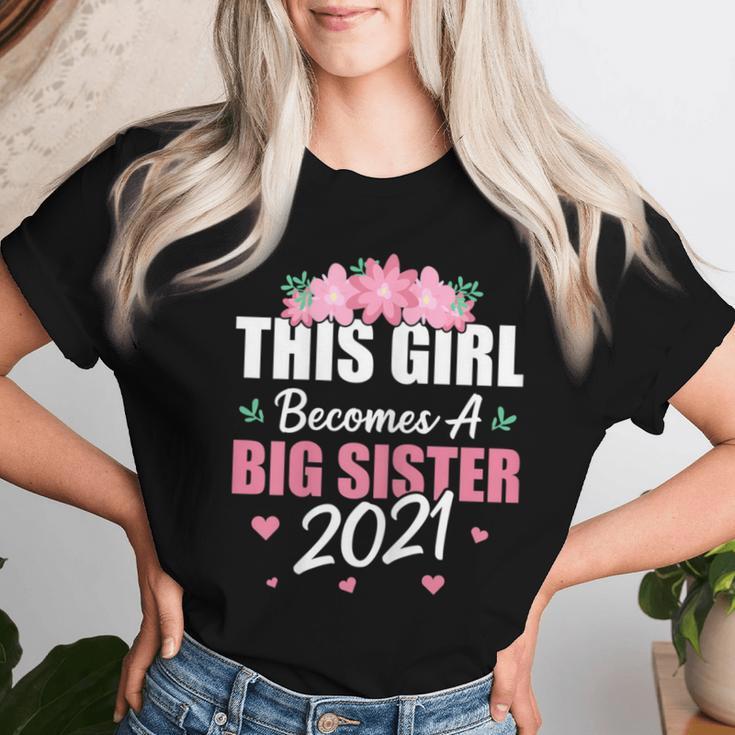 This Girl Becomes A Big Sister 2021 Cute Flowers Hearts Women T-shirt Gifts for Her