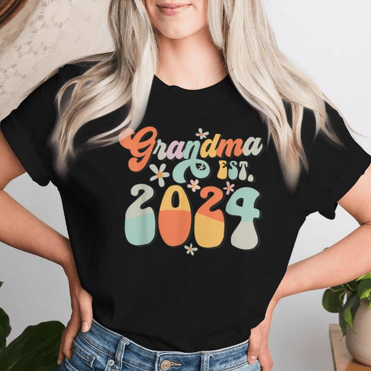 Grandma Est 2024 Retro Groovy Promoted To Grandma Women T-shirt Gifts for Her