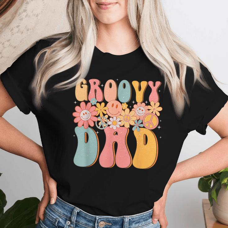 Groovy Dad Retro Fathers Day Colorful Peace Sign Smile Face Women T-shirt Gifts for Her