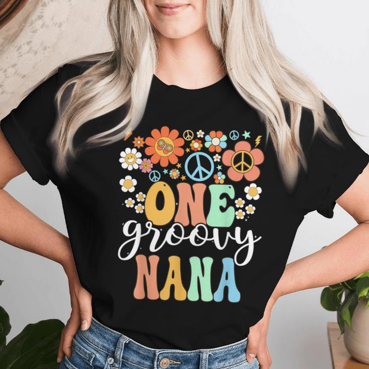 Groovy Nana Retro Grandma Birthday Matching Family Party Women T-shirt Gifts for Her